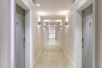 Ballroom/Hall 75 of 79