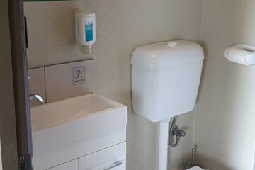 Bathroom sink