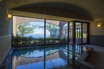 Indoor spa tub