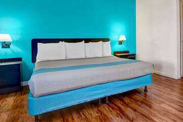 Motel Fort Bragg bedroom suite ada