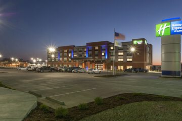 Holiday Inn Express & Suites Dodge City by IHG