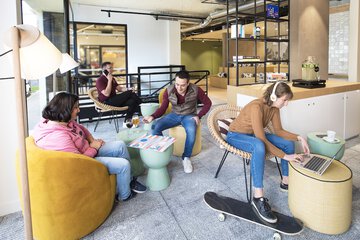 Lobby lounge