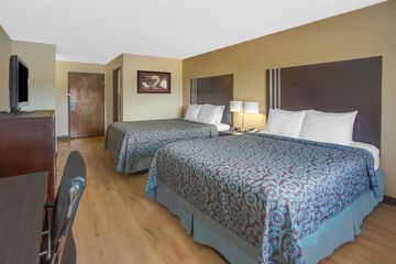 Days Inn by Wyndham Le Roy / Bloomington Southeast