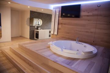 Jetted tub