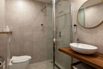 Bathroom shower