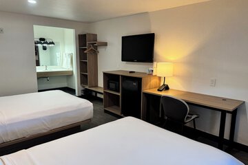 Rodeway Inn & Suites Thousand Palms - Rancho Mirage