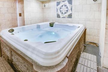 Indoor spa tub