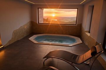 Indoor spa tub