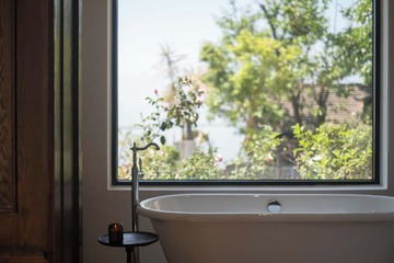 Private spa tub