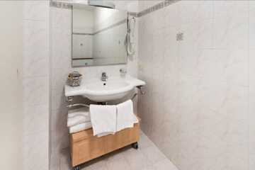 Bathroom sink