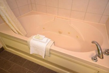 Jetted tub