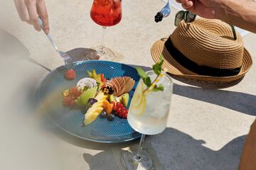 Poolside bar