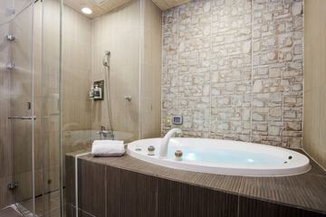 Jetted tub