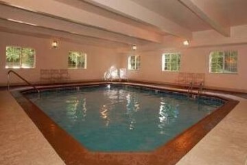  Rodeway Inn Carmel (Previously; Comfort Suites Carmel) 8