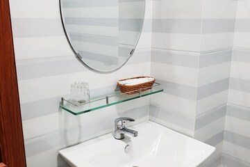 Bathroom sink