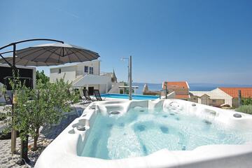 Private spa tub