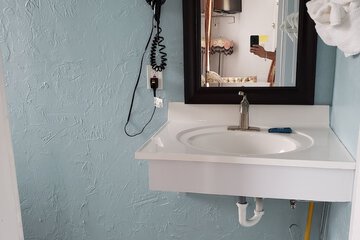 Bathroom sink