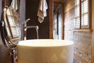 Bathroom sink