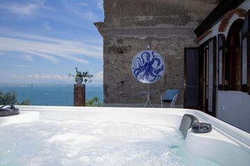 Private spa tub