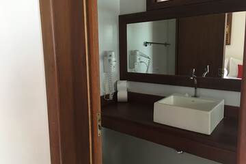Bathroom sink