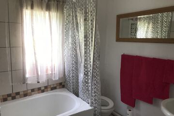 Deep soaking bathtub