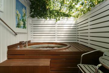 Private spa tub