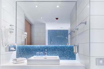 Bathroom sink