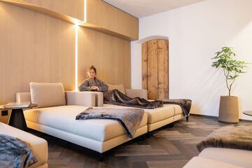 Indoor spa tub
