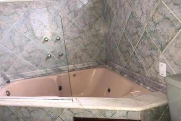 Private spa tub