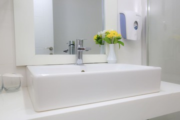 Bathroom sink