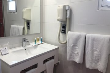 Bathroom sink