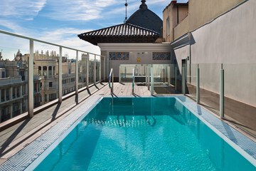 Rooftop pool