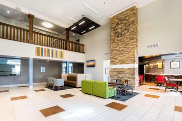 Country Inn & Suites by Radisson South Haven, MI