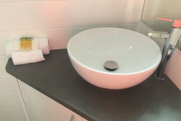 Bathroom sink