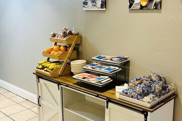 Breakfast/Coffee Service 65 of 70