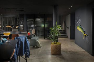 Lobby lounge