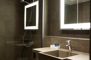 Bathroom sink