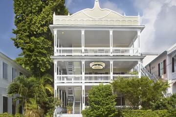 Island City House Hotel
