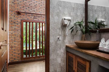 Bathroom sink