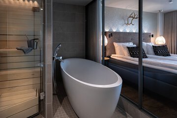 Private spa tub