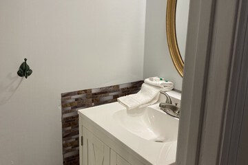 Bathroom sink