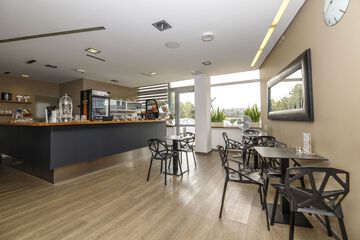 Poolside bar