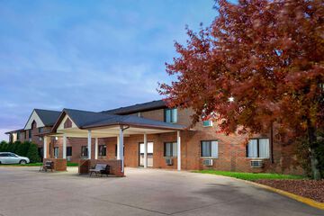 Howard Johnson by Wyndham Waterloo / Cedar Falls