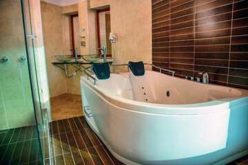 Private spa tub