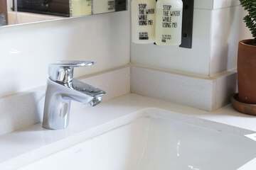 Bathroom sink