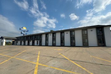 Days Inn by Wyndham Salina I-70