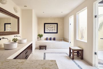 Deep soaking bathtub