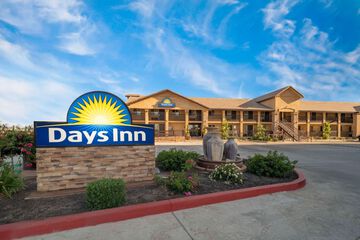 Days Inn by Wyndham Galt / Elk Grove South