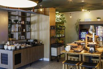 Breakfast area