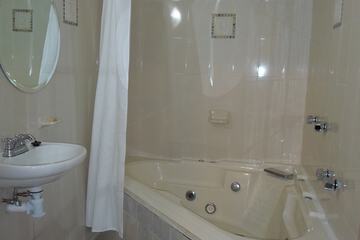 Jetted tub